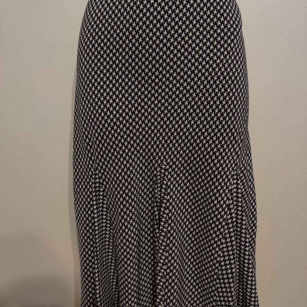 Black and white flowy skirt